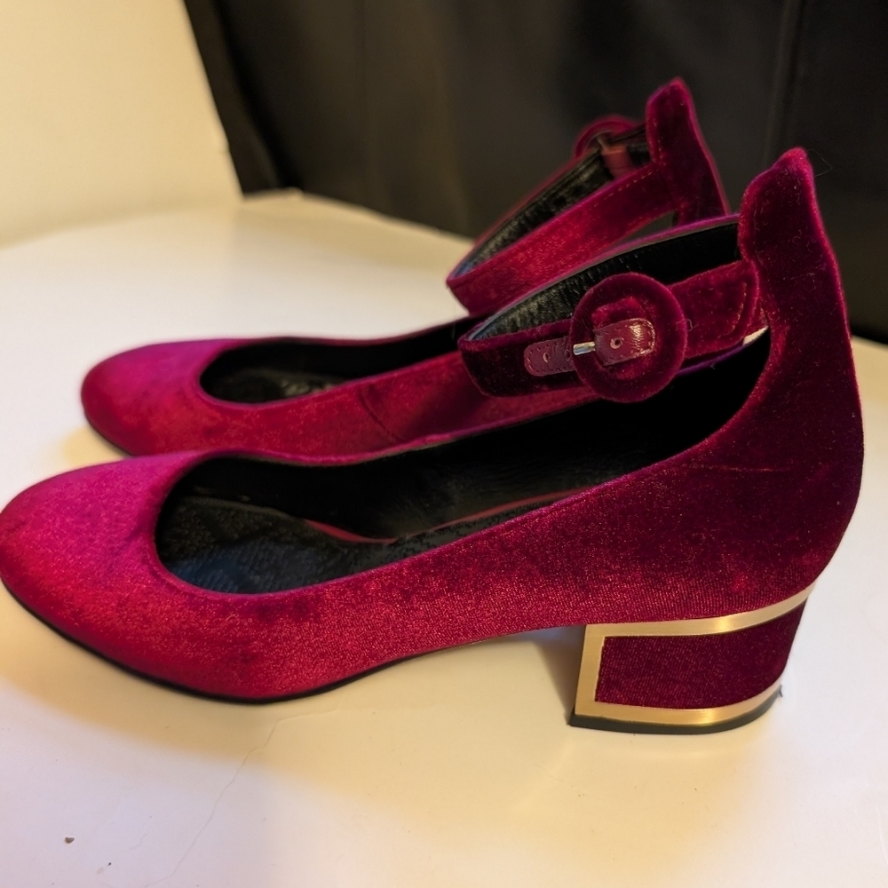 Brian Atwood Velvet Mary Jane shoes size 7.5 in VGUC - Picture 5 of 9